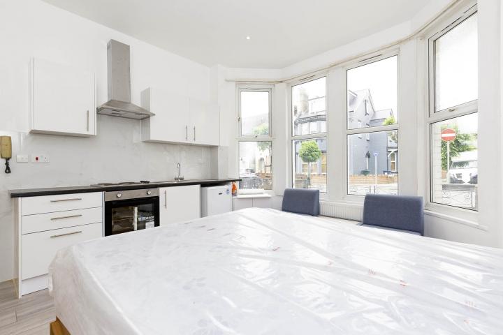 **Inclusive of Council tax, Gas+ Water** Ash Grove , Cricklewood (Inclusive of Council tax, Gas+ Water)